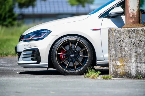 BORBET LX18 black glossy gold VW Golf GTI 